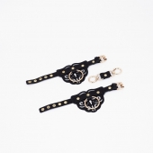 Черные кожаные наручники с клепками, кольцами и золотистой фурнитурой - Crazy Handmade - купить с доставкой в Иркутске Черные кожаные наручники с клепками, кольцами и золотистой фурнитурой - Crazy Handmade - купить с доставкой в Иркутске