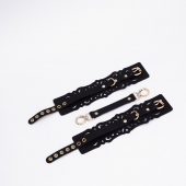 Черный кожаные оковы с узорами и золотистой фурнитурой - Crazy Handmade - купить с доставкой в Иркутске Черный кожаные оковы с узорами и золотистой фурнитурой - Crazy Handmade - купить с доставкой в Иркутске