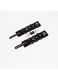 Черные кожаные наручники с узорами и золотистой фурнитурой - Crazy Handmade - купить с доставкой в Иркутске