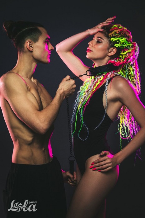 Черный ошейник с поводком Kinky - Lola Games - купить с доставкой в Иркутске