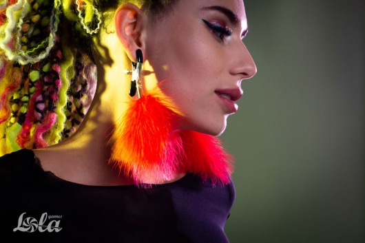 Зажимы на соски с красным пухом Euphoric - Lola Games - купить с доставкой в Иркутске