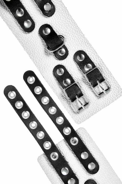 Бело-черные наручники с двумя ремешками и люверсами - Pecado - купить с доставкой в Иркутске